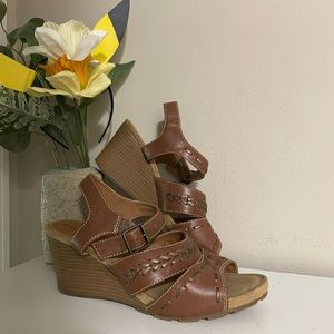 Eddie Bauer Women’s 10 Brown Leather Wedge Heel Sandal Shoe Rustic Details